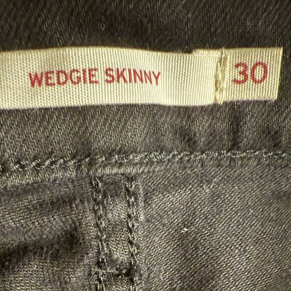 Levi’s Women’s Sz 30 Wedgie Skinny Jeans Black Distressed - Picture 3 of 7